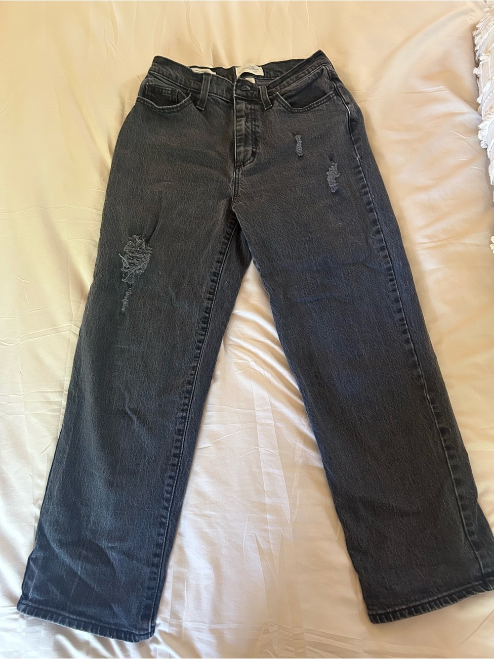 Universal Thread - Women’s vintage distressed straight leg jeans